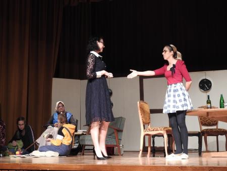 Novoustanovljena razkriška gledališka skupina Vužgeci s svojo premierno predstavo navdušila občinstvo 10